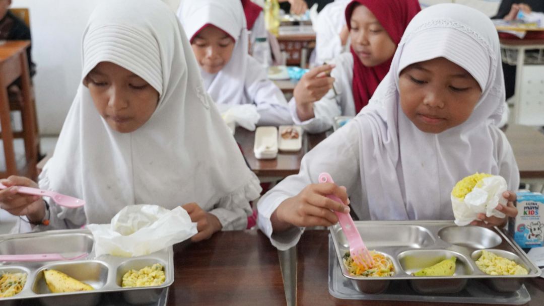 Klarifikasi BGN Sumatera Barat Terkait Viral Menu MBG Berupa Bahan Mentah di Tangerang Selatan