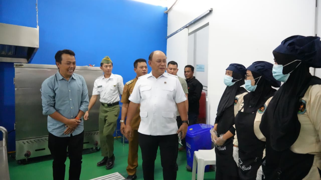 Dorong Ekonomi Rakyat melalui MBG, Kepala BGN Sumatera Barat Pantau SPPG di Bandung