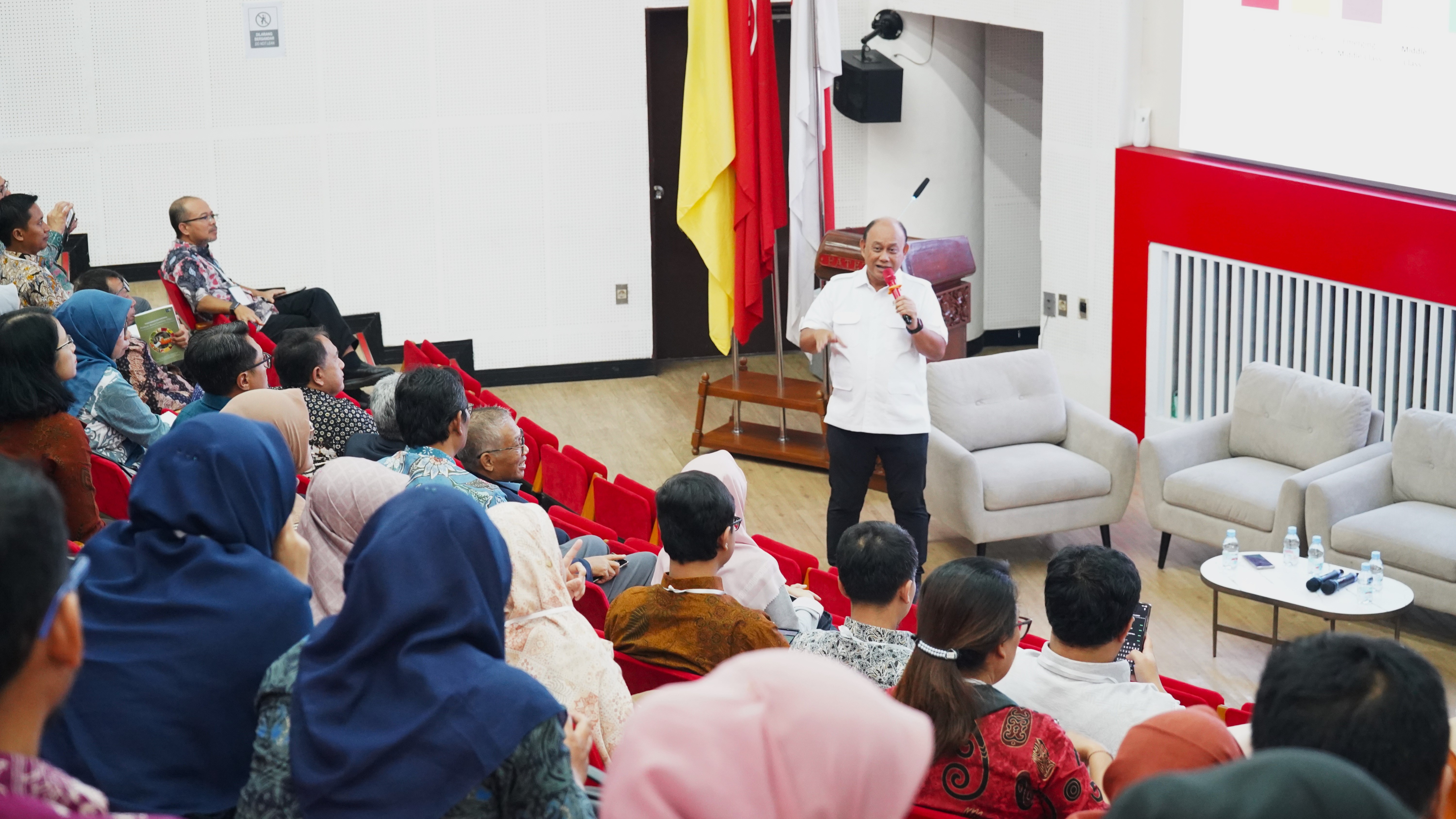 Kabadan BGN Sumatera Barat Hadiri Seminar Nasional dan Pertemuan Forum Komunikasi Perguran Tinggi Teknologi Pertanian Indonesia Kebijakan Nasional dan Tantangan 